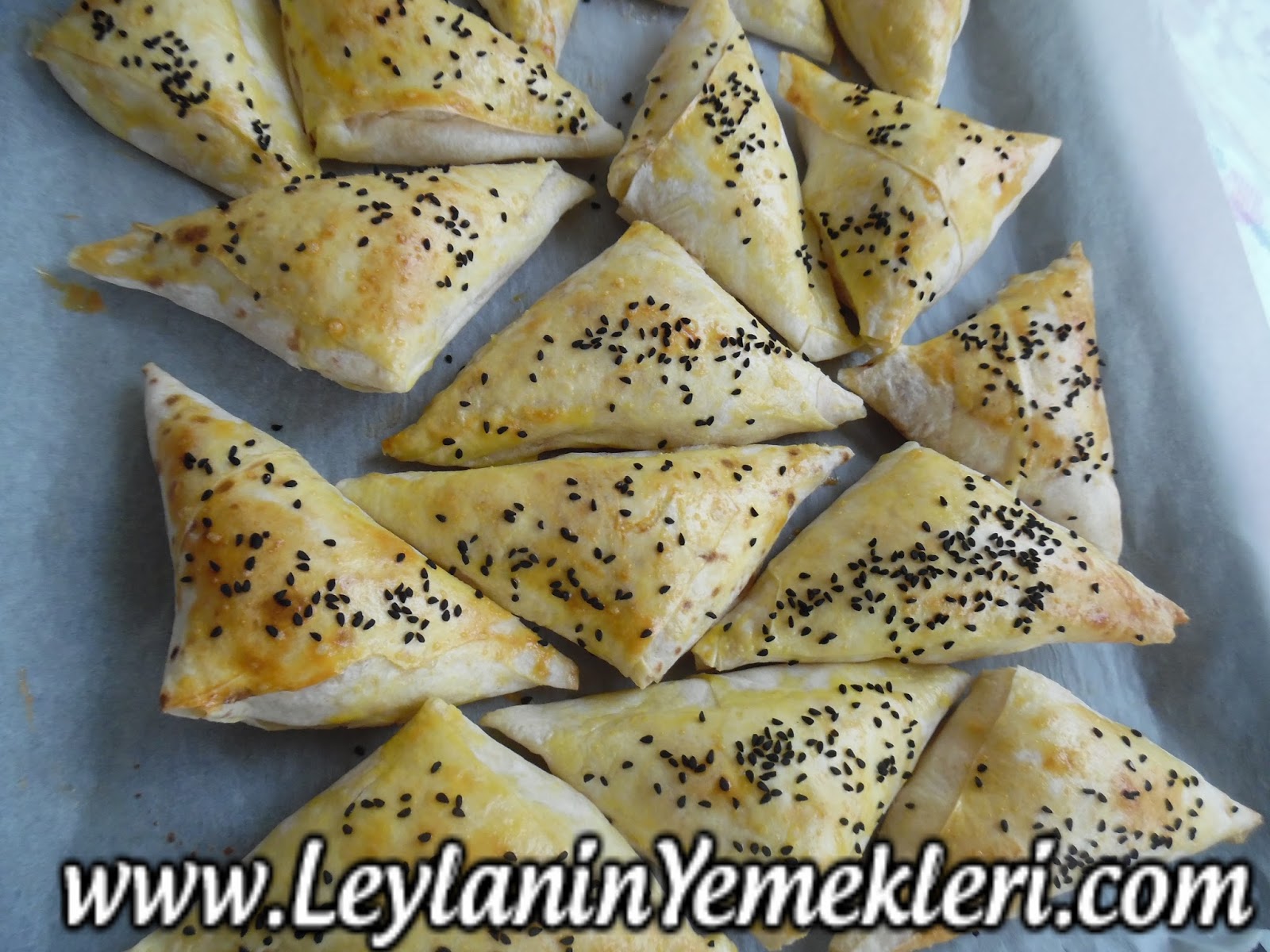 Patatesli Üçgen Börek Yapımı Yemek Tarifleri