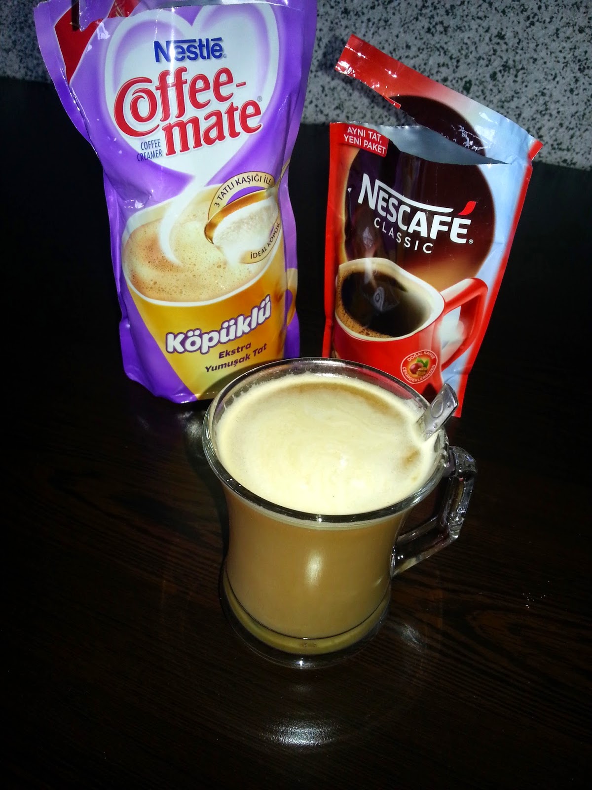 <em><strong>Süslü ve Pembe Dünyam</strong></em> Köpüklü Nestle CoffeeMate Kahve Kreması