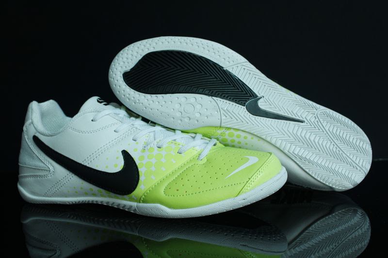 nike 5 futsal shoes