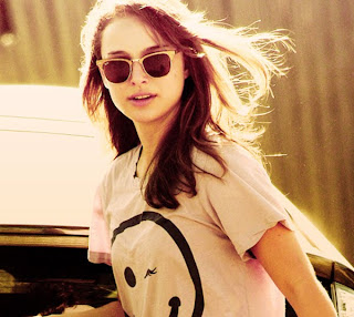 Natalie Portman in dark lenses sunglasses