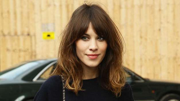 15 formas de llevar el pelo rizado Vogue - Peinados Informales Pelo Rizado
