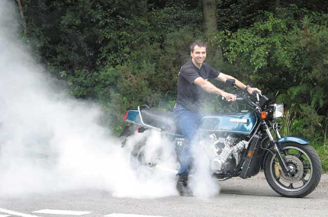 122_Kawv12_Burnoutlg%252BKawasaki_2300cc_V12%252BRight_Side_Burnout_View.jpg