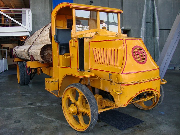 1921 Mack log truck, Columbia Gorge Museum