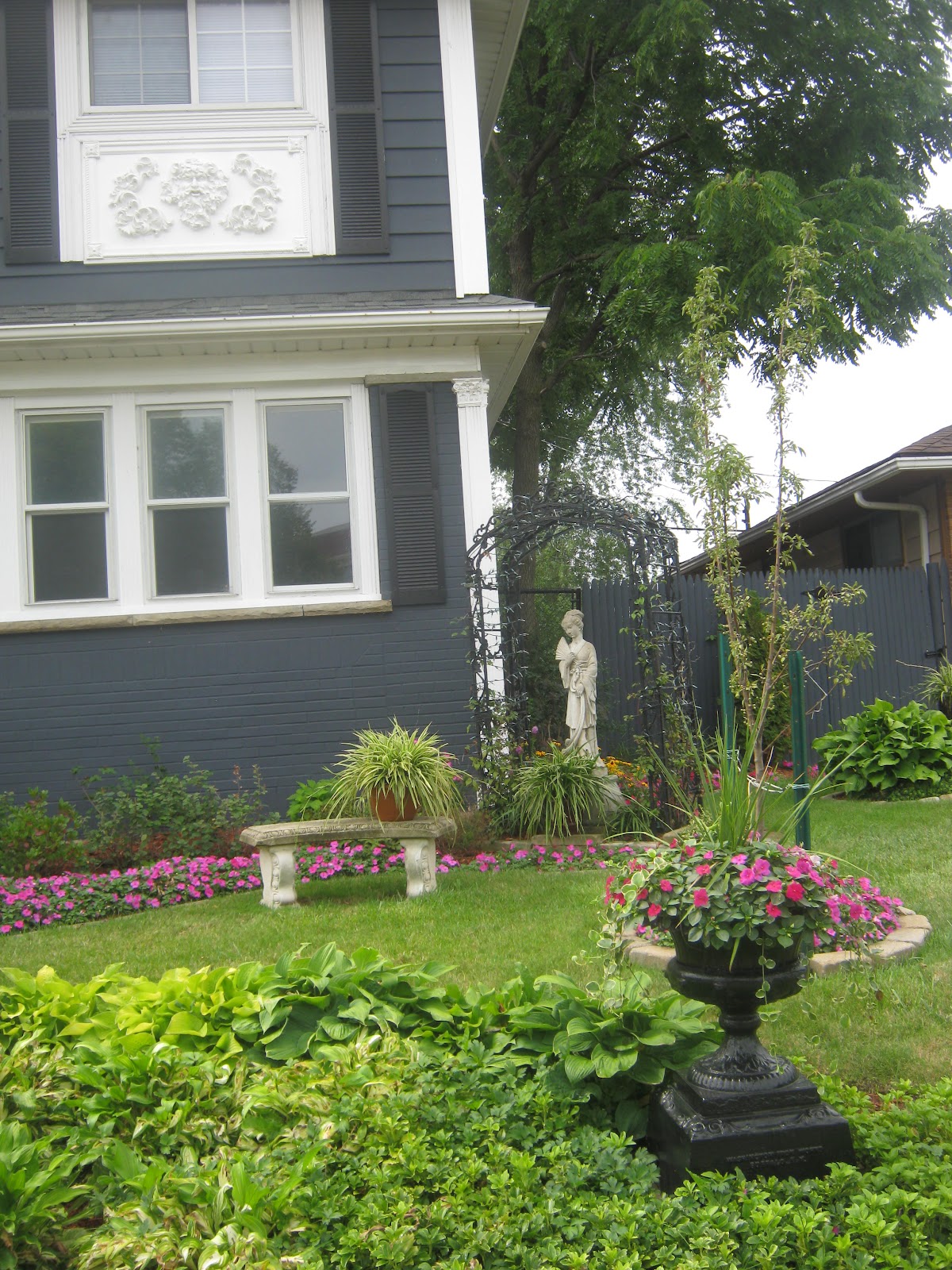 http://4.bp.blogspot.com/-PtViGnuVLbI/UBao-tx4YgI/AAAAAAAAC8E/HH30ZKDc-ac/s1600/Garden%20wall-homes%20002.jpg