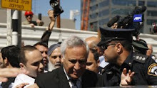 صور من الديموقراطية: الحكم على الرئيس الاسرائيلي السابق كاتساف بسبع سنوات بتهمة الاغتصاب