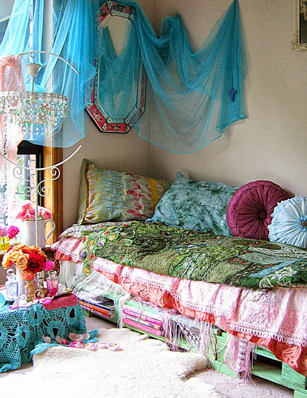 Vintageandart Bohemian Daybed