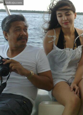 Foto Manohara Dengan Gubernur