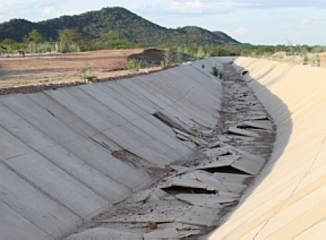 Crime nacional, Lula e a Transposição do Rio São Francisco Transposi%c3%a7%c3%a3o-do-sao_francisco_abandonada-AE_