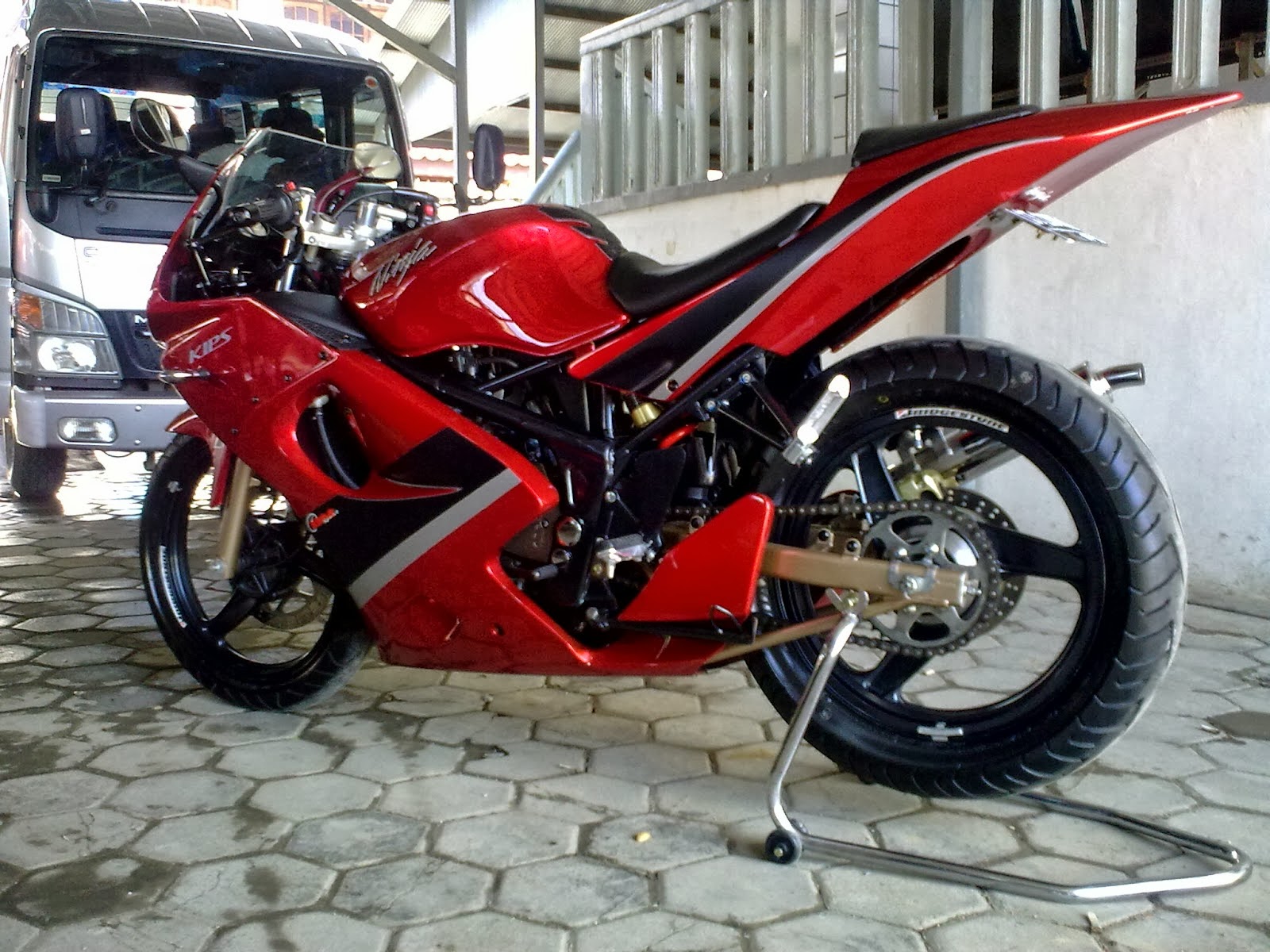Modifikasi Motor Ninja RR Ala Superbike