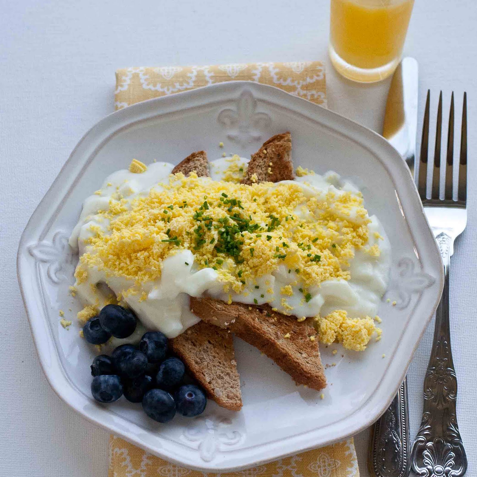 FOODjimoto Creamed Eggs on Toast