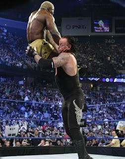 Undertaker Chokeslam Undertaker dangerous chokeslam