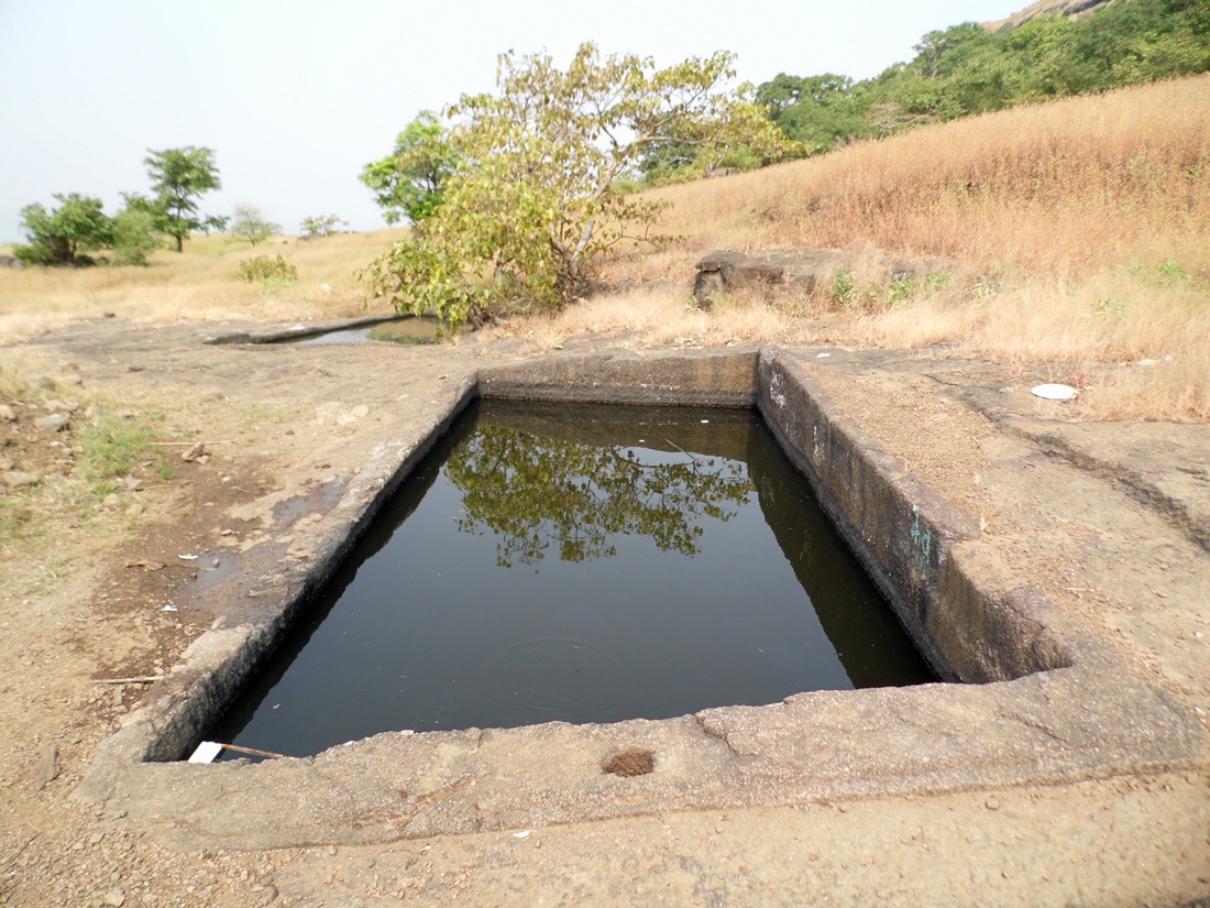 पाण्याची प्रशस्त टाकी