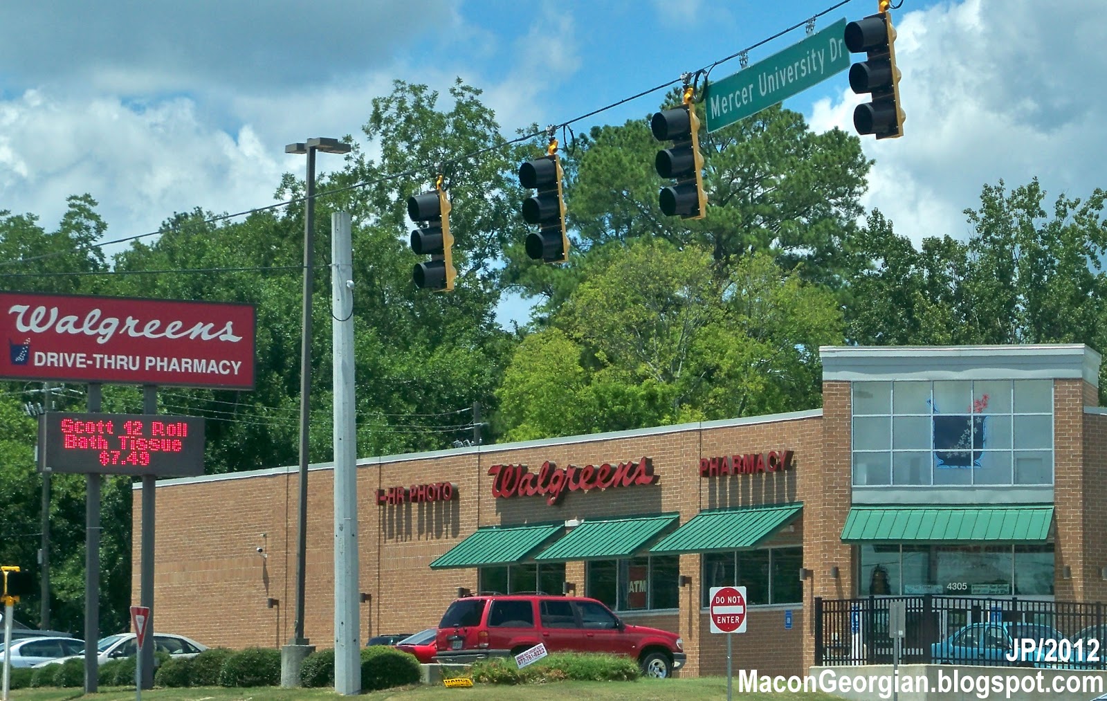 Macon Georgia Attorney College Restaurant Dr Hospital Hotel Bank