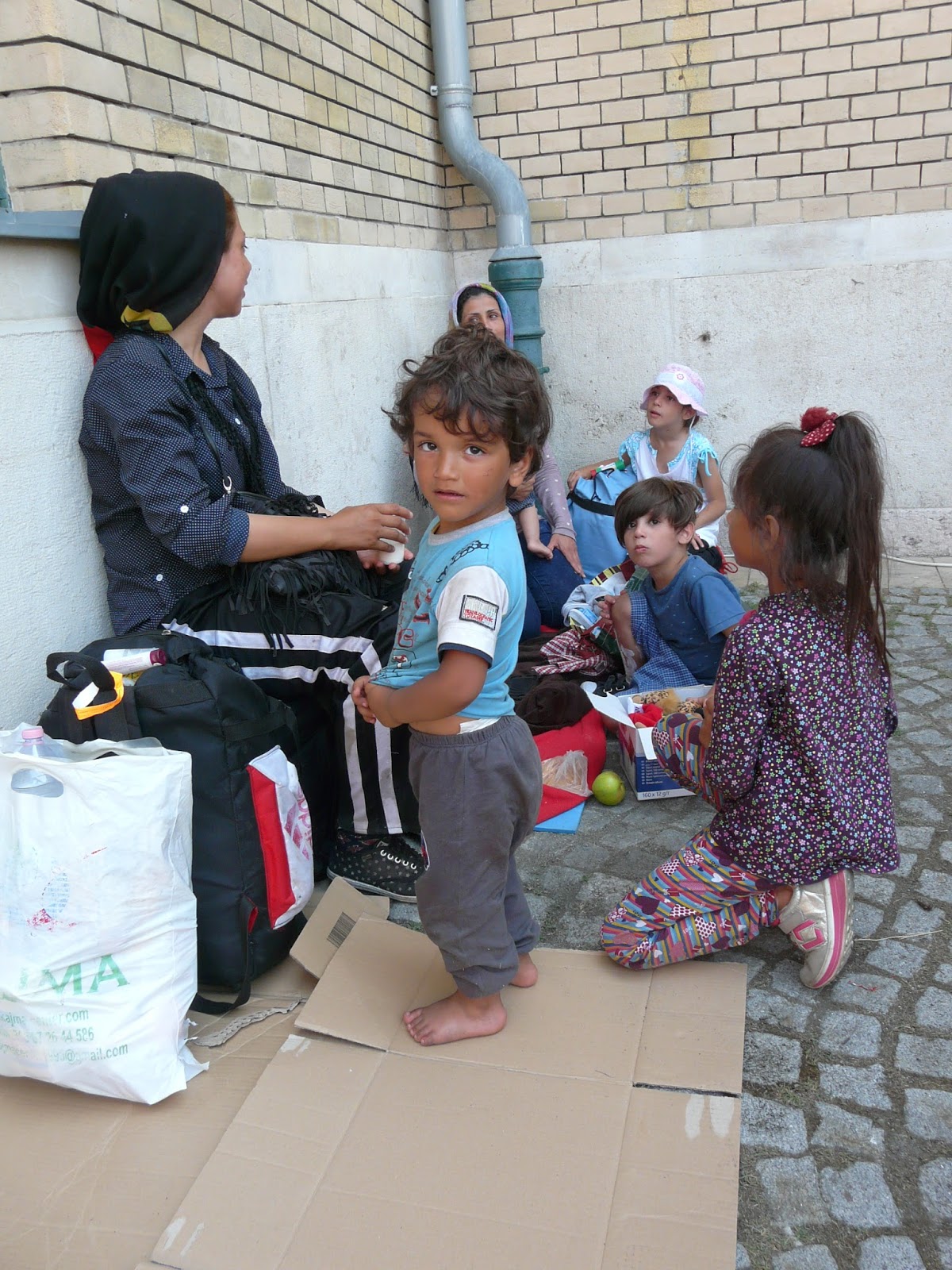 Hungary and further: hek en hulp voor vluchtelingen in hongarije