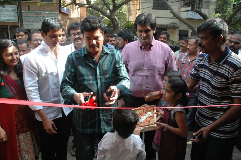 Jeeva Shankar at One Mb Shop Launch Stills Gallery Photos film pics