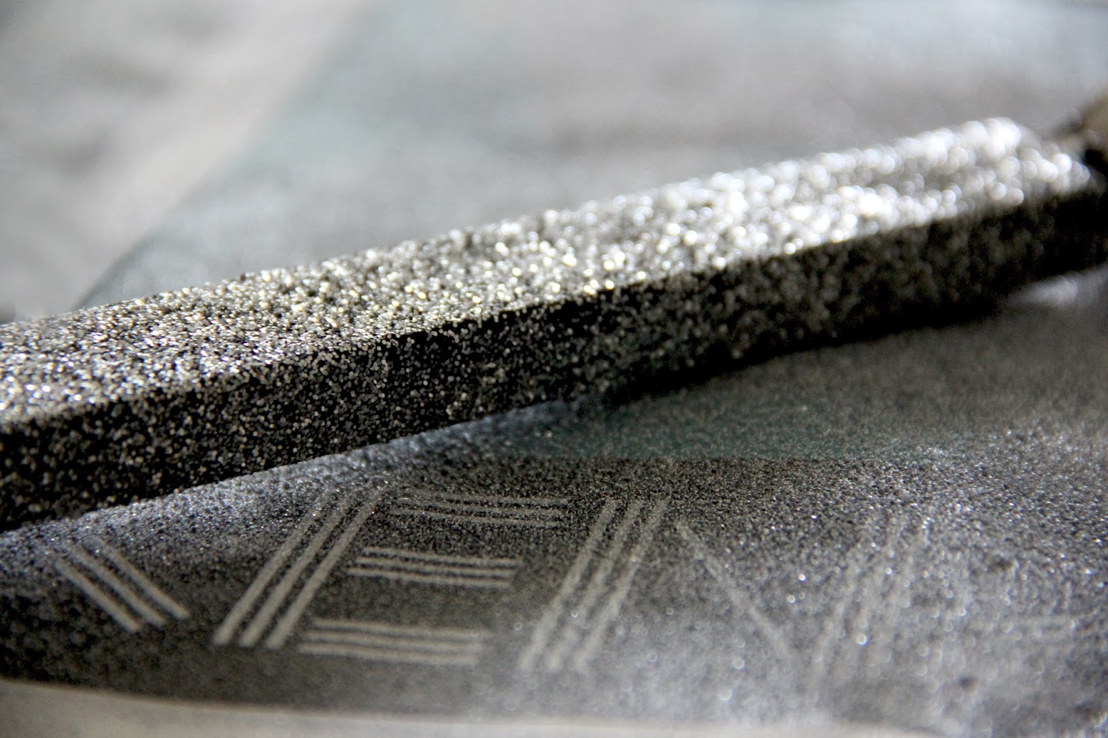 Fashion Gourmet DIY glitter hangers