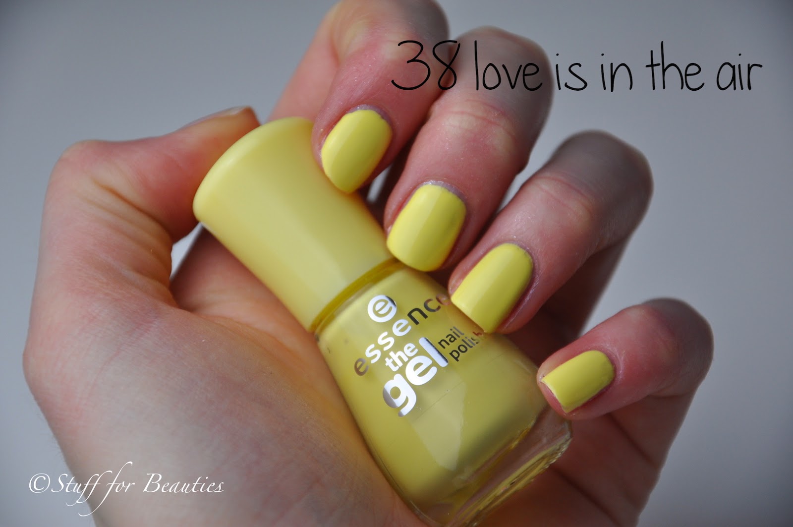 Mrs Super Sophia Essence The Gel Nail Polish Gelb Und Grun Tragebilder Und Review