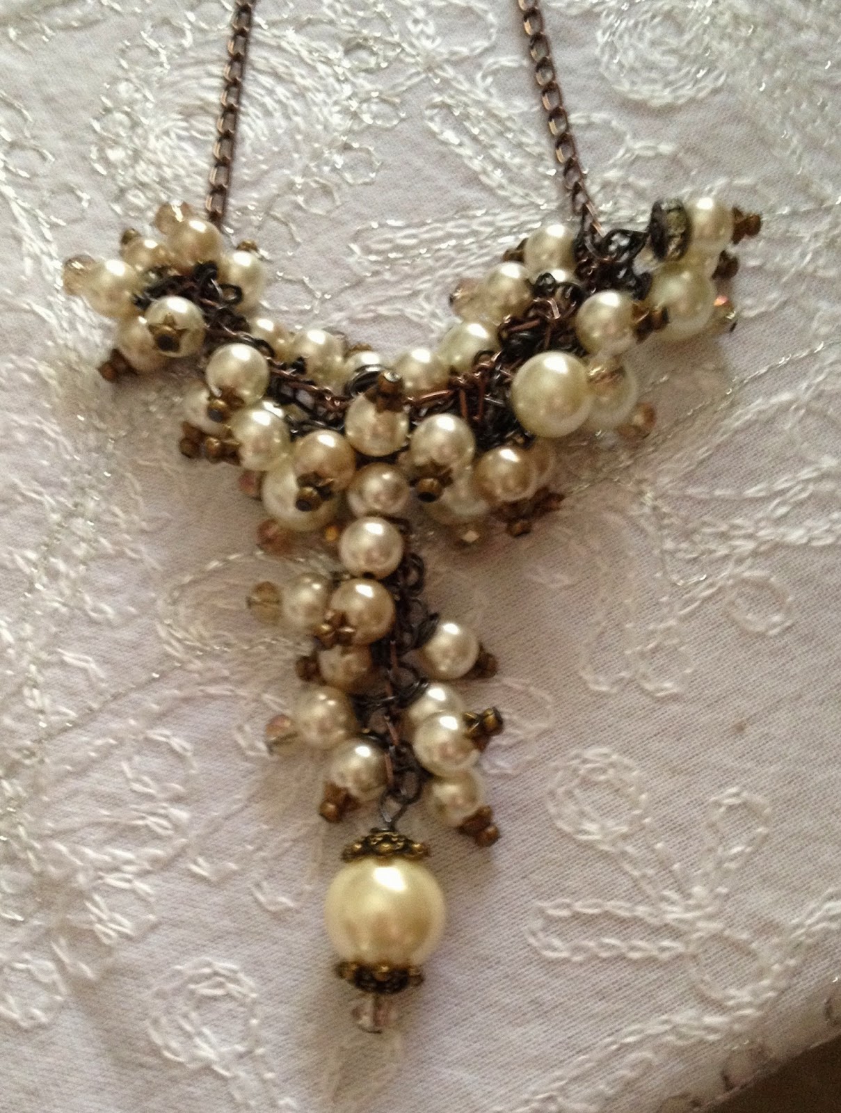 to my Blog Shabby Chic Necklace