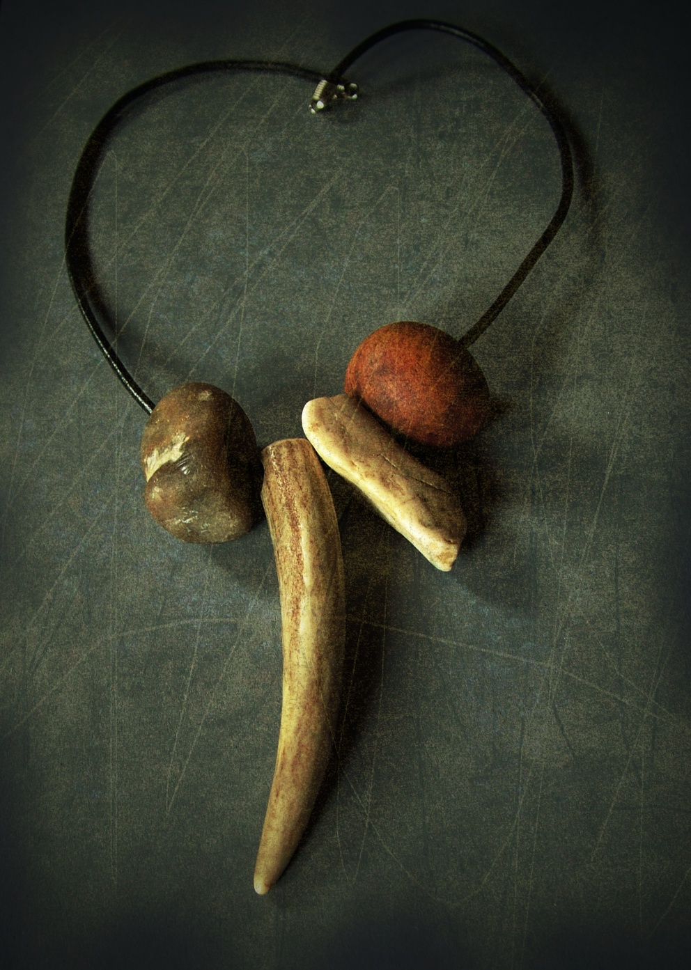 vlaDtHeBaT's aTTiC quick stone age necklace