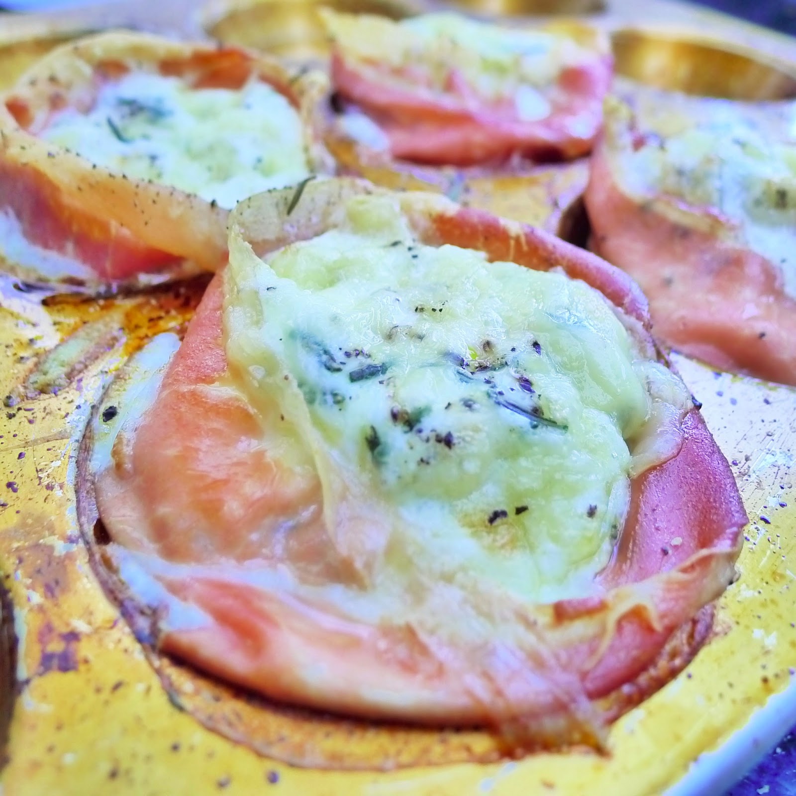 UndomestiKATEd Baked eggs with parma ham