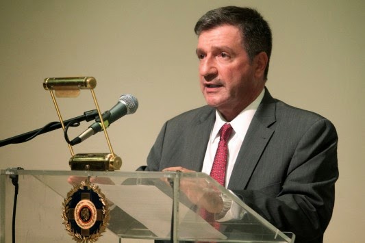 Πλυθείτε, λουστείτε, έχετε "Ραντεβού με τον Δήμαρχο" Πλυθείτε, λουστείτε, έχετε "Ραντεβού με τον Δήμαρχο"