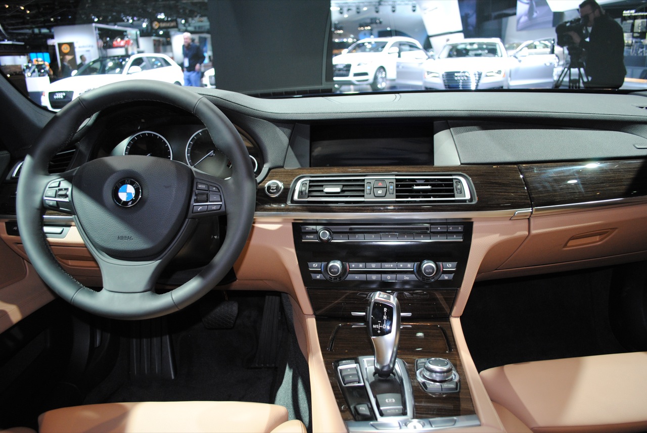 BMW 740Li 2009 interior