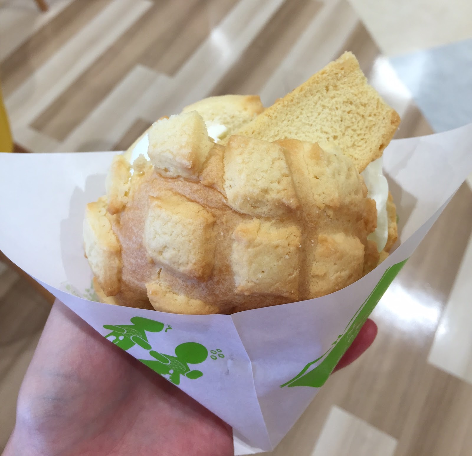 World's Second Best OvenFresh Melon Pan Ice / 世界で2番めにおいしい焼きたてメロンパンアイス