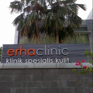 klink logo bagian depan erha clinic