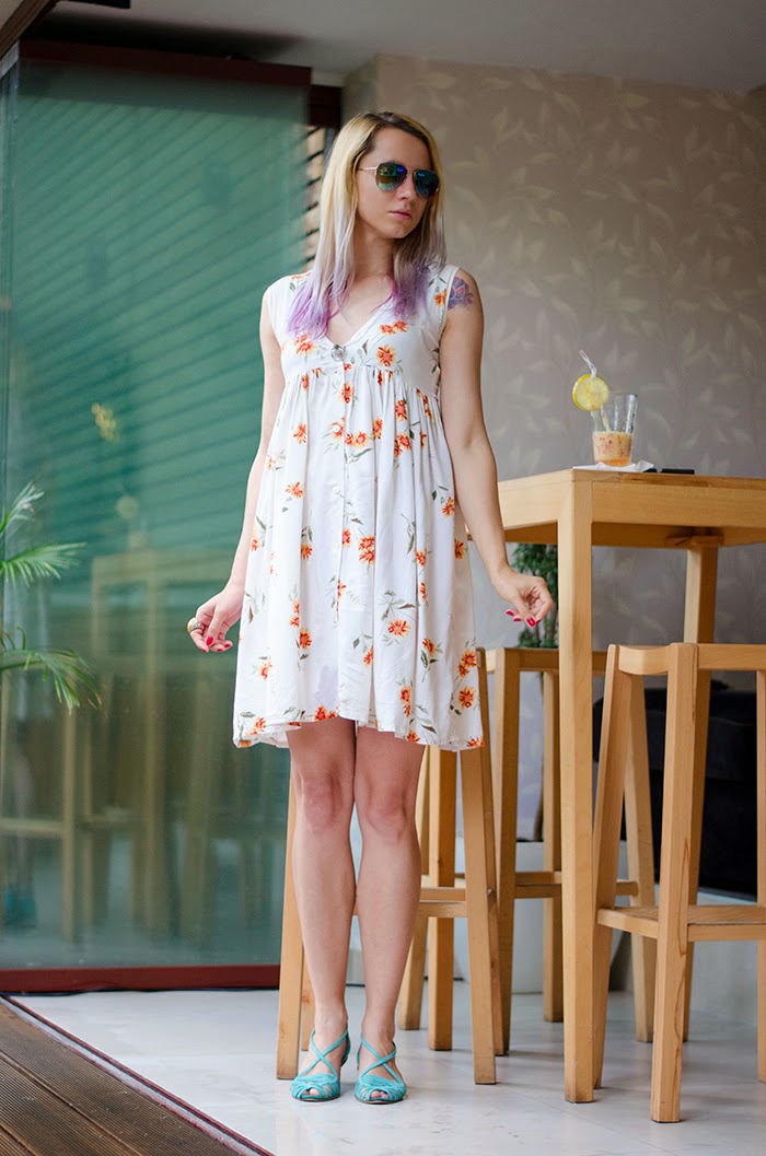 floral summer dress H&M mirror sunglasses Zara turquoise sandals