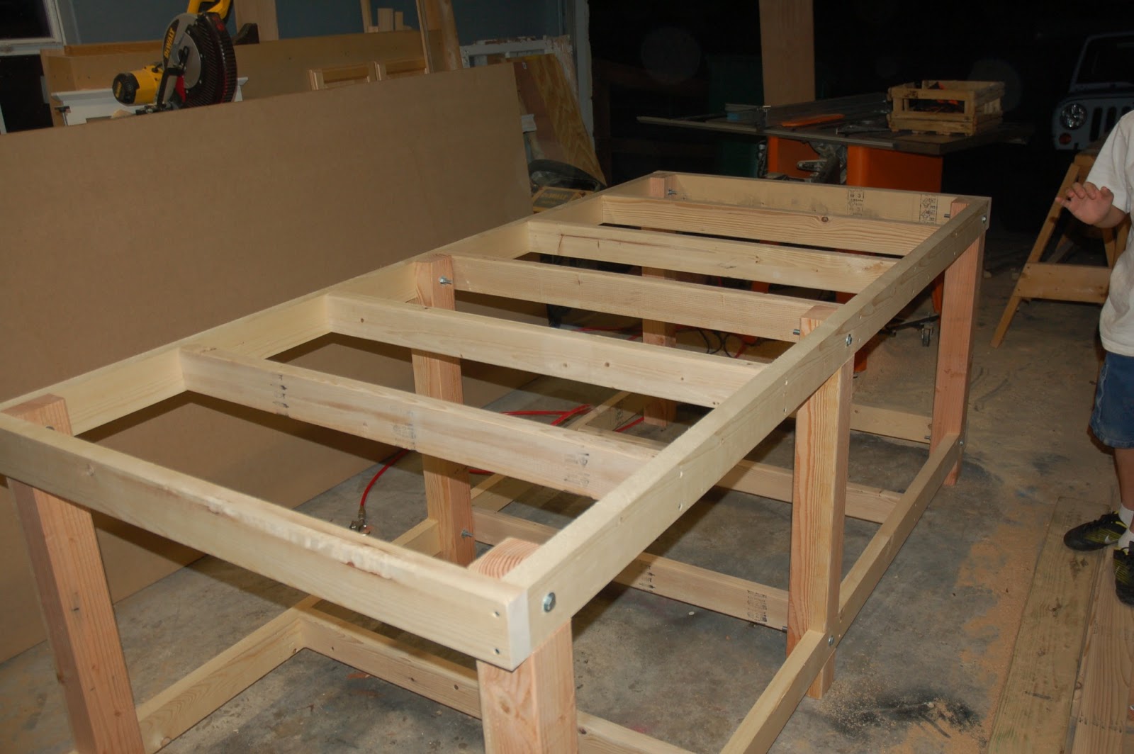 Billy: Easy Workbench Leg Construction Wood Plans US UK CA