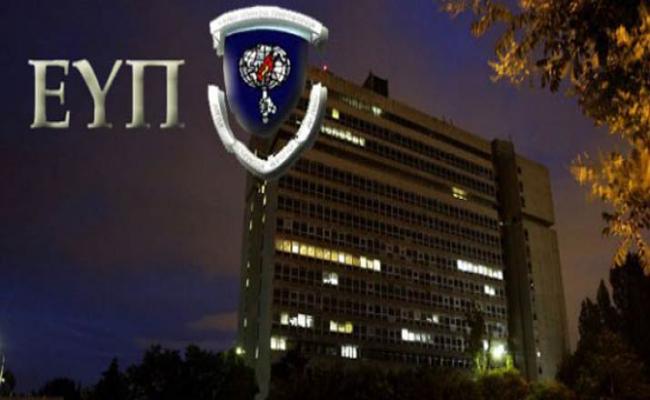 Aυτοπυροβολήθηκε στην κοιλιά ο επικεφαλής του κλιμακίου της ΕΥΠ στο «Ελ. Βενιζέλος» Aυτοπυροβολήθηκε στην κοιλιά ο επικεφαλής του κλιμακίου της ΕΥΠ στο «Ελ. Βενιζέλος»