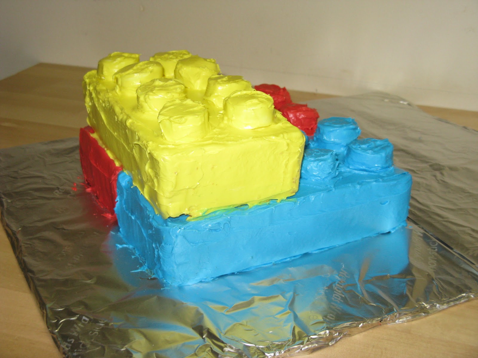 Cranberry Tea Time: How to Make a Lego Cake