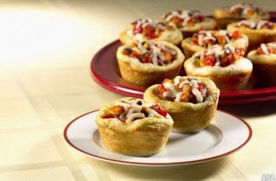 طريقة تحضير أكواب البيتزا (pizza cupcakes)