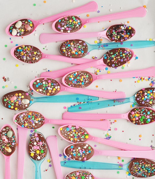 rainbow party spoons 
