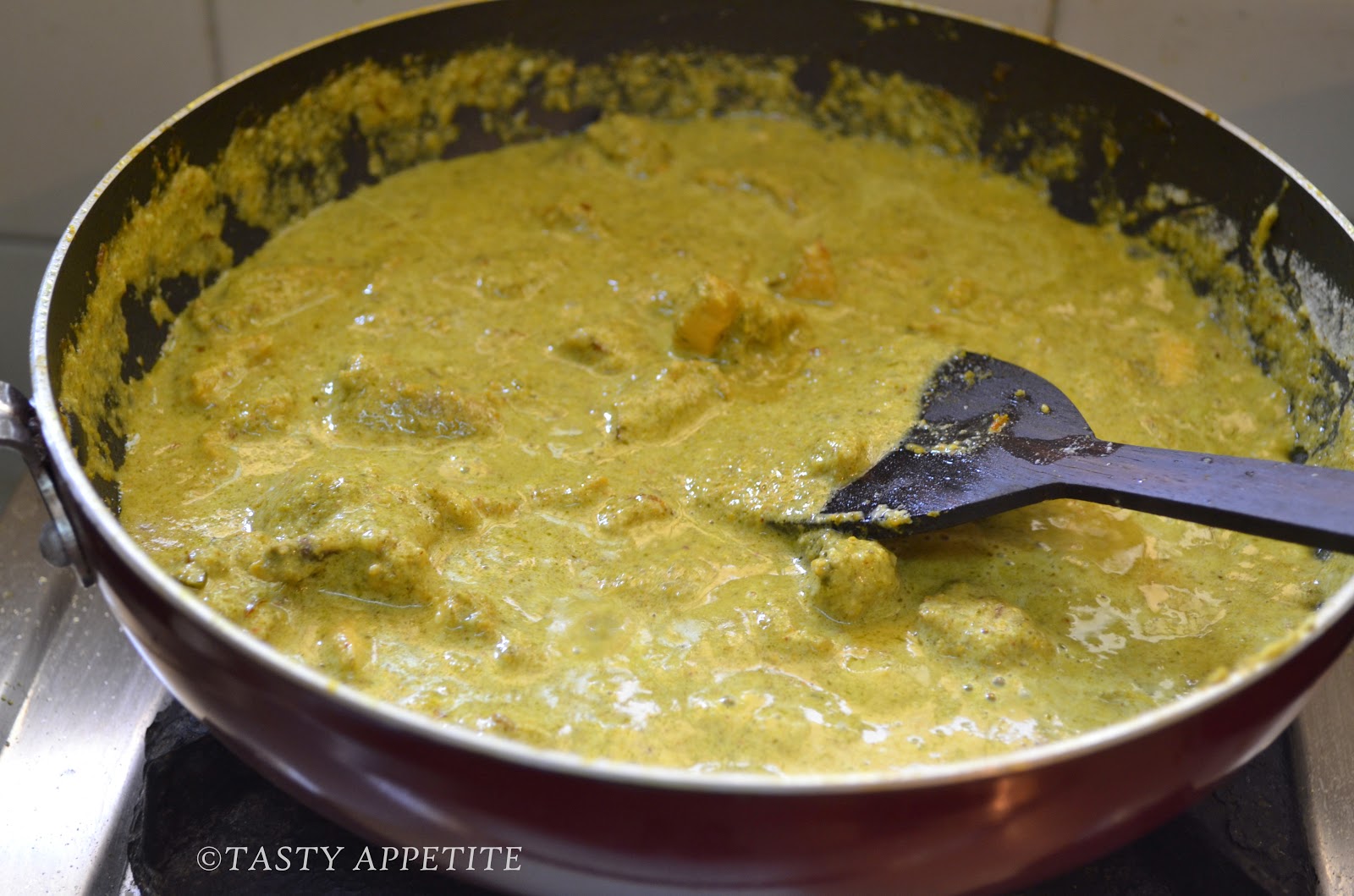 Coriander Chicken / Hariyali Murgh / Green Coriander Chicken Curry