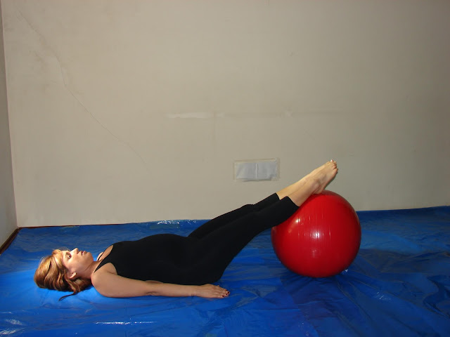 6 exercícios de Pilates com a bola para gestantes