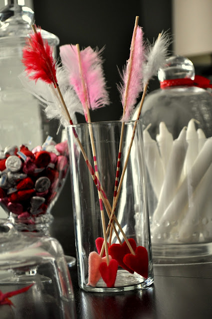 Love these cupid's arrows for valentine's candy decor! What a fun idea.
