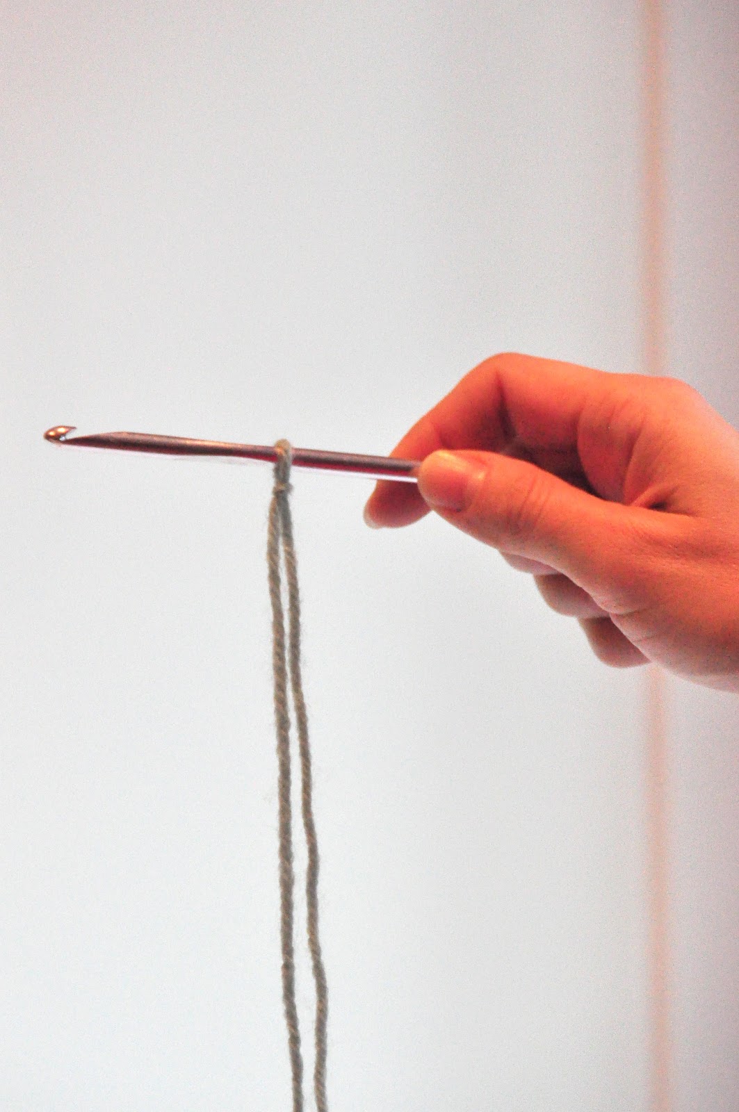 Aesthetic Nest: How to Crochet 1: The Slip Knot (Tutorial)