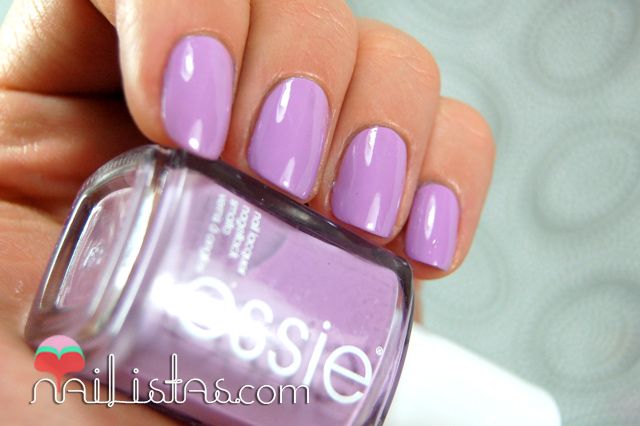Swatch de Bond with whomever Colección de primavera de Essie Swatch de Bond with whomever Colección de primavera de Essie