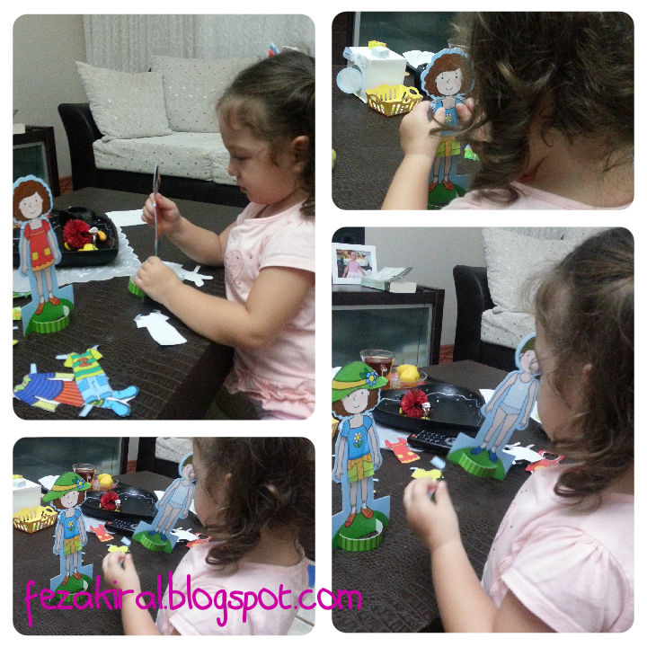 Nehir�in Annesi MERAKLI MİNİK EYLÜL/2014 OYUNCAK BEBEĞE GİYSİ DİKİLİYOR