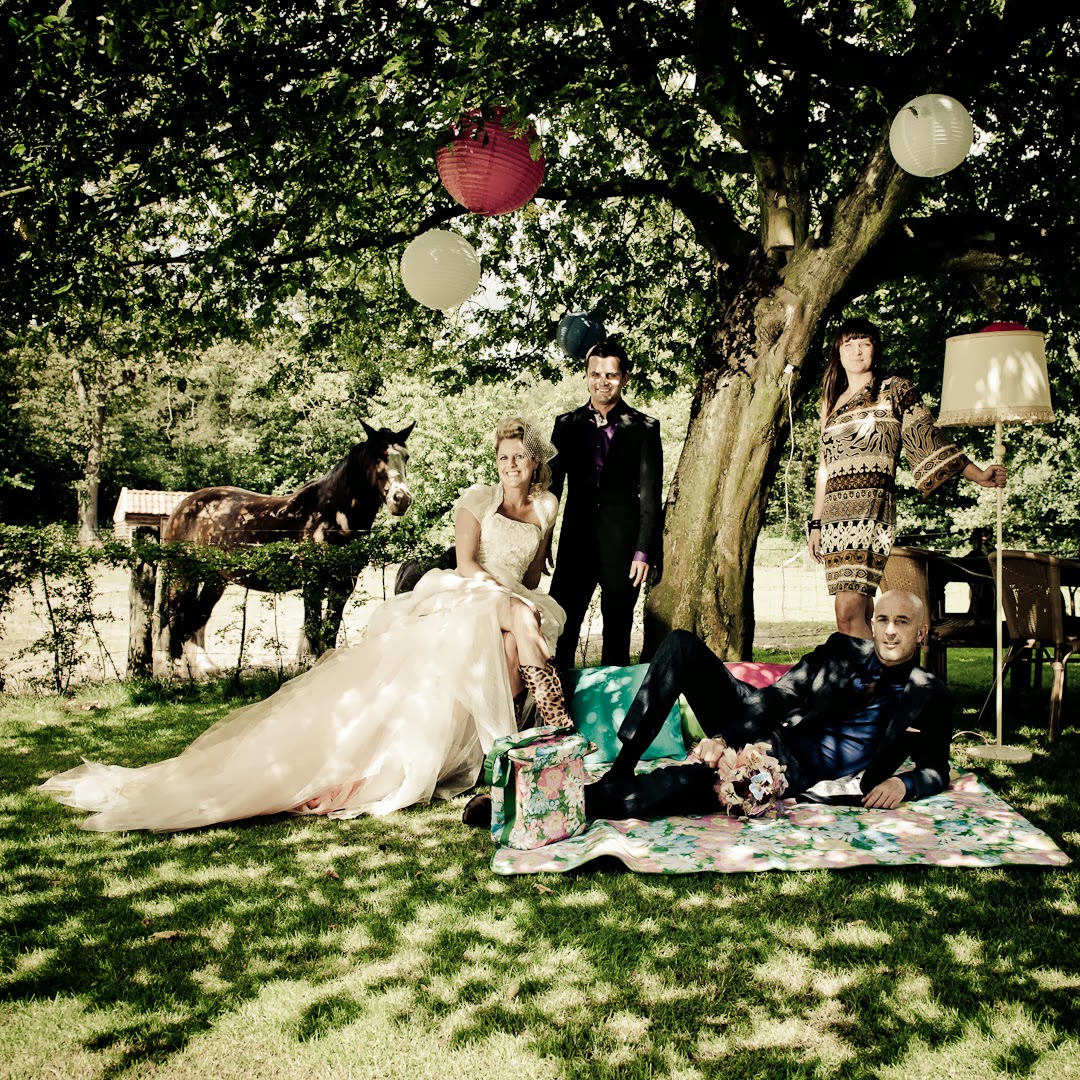 Backdrop met lampionnen, schemerlamp en picknickset Backdrop met lampionnen, schemerlamp en picknickset