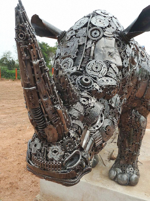 03b-Large-Animal-Sculpture-Rhino-Giganten-Aus-Stahl