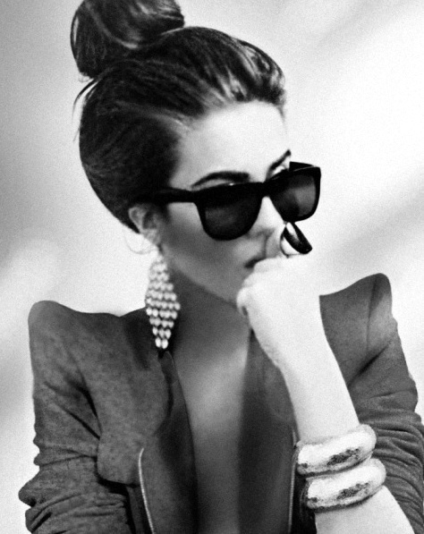 La Prescriptrice Allure V Al Lured Al Lur Ing Al Lures V Tr To Attract With Something Desirable