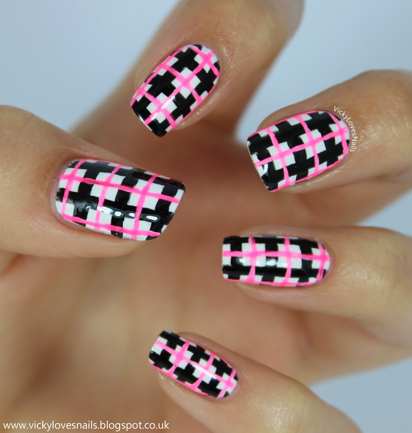 Vicky Loves Nails!: Neon Check Manicure