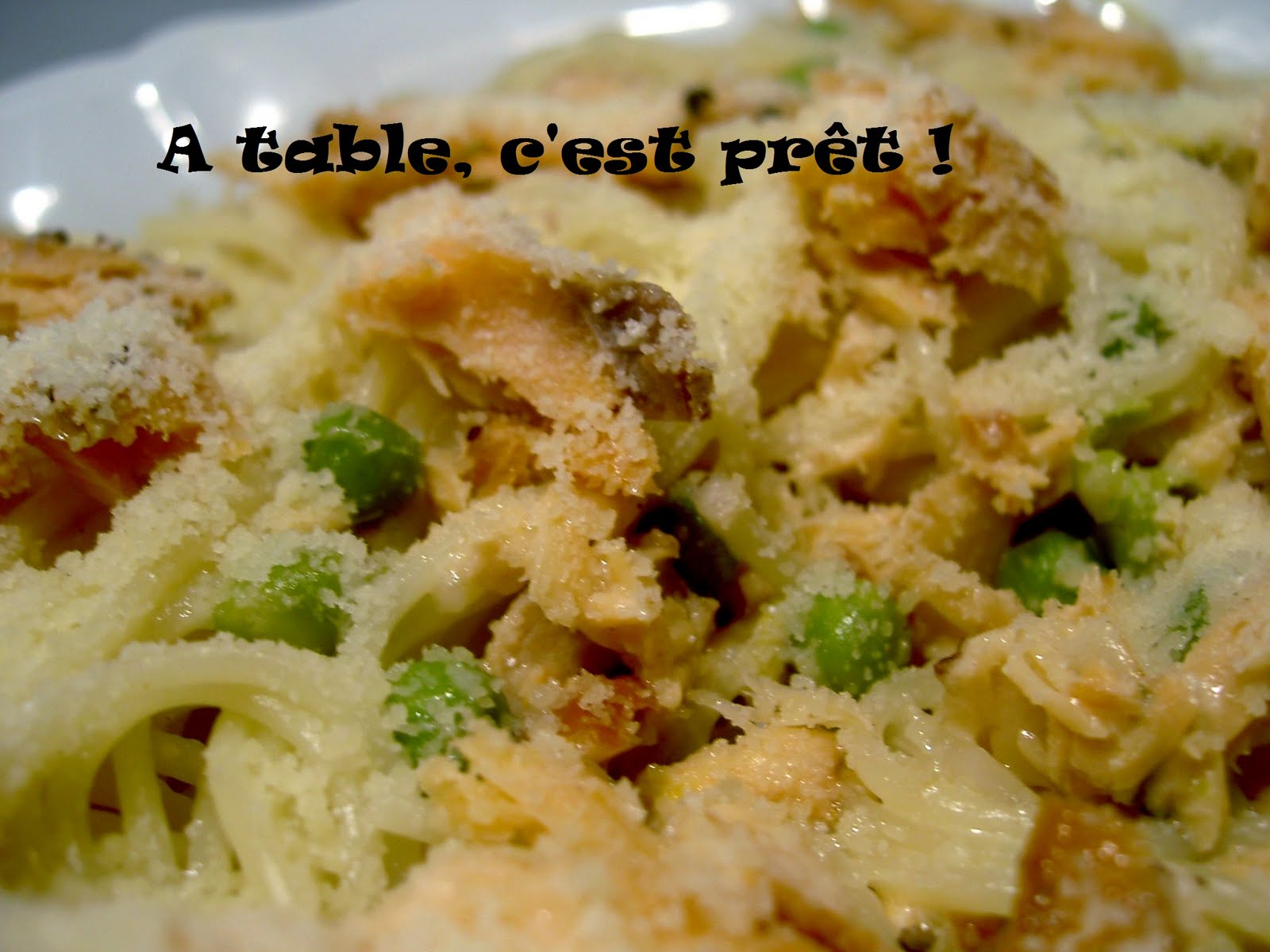 à table, c'est prêt ! Jamie Oliver's hot smoked salmon pasta...