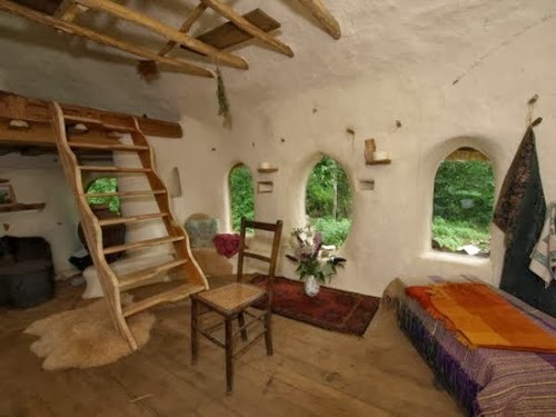 03-Living-and-Sleeping-Area-Michael-Buck-Hobbit-House-for-£150-www-designstack-co