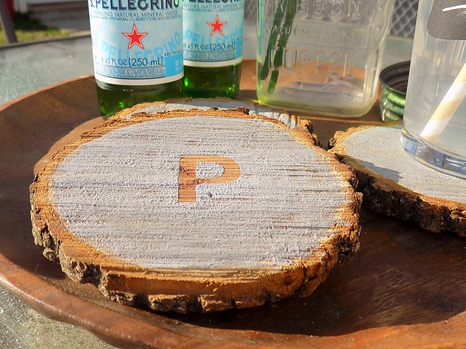 The Quaint Sanctuary { DIY Indoor/ Outdoor Rustic Wood Coasters }