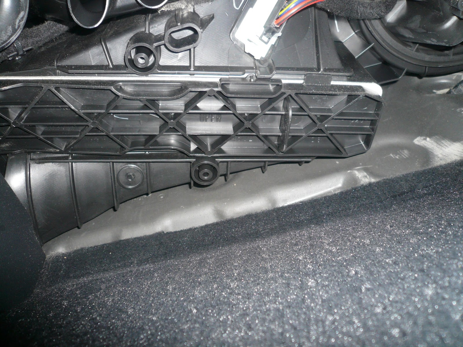 VW Passat Repair How To Replace the Air Cabin (AC) Filter on a 2006 VW