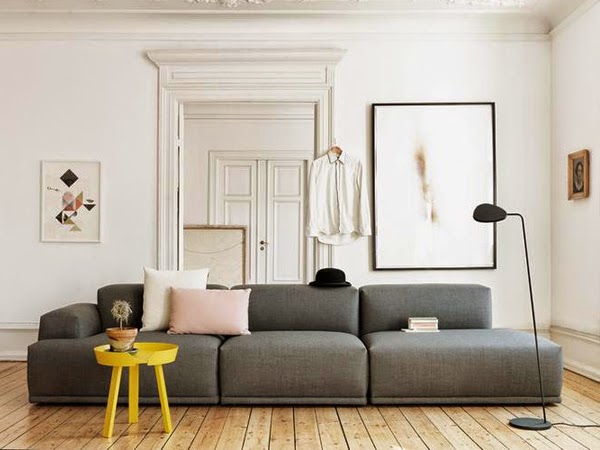 Nowoczesna sofa Nowoczesna kanapa we wnętrzu pałacowym