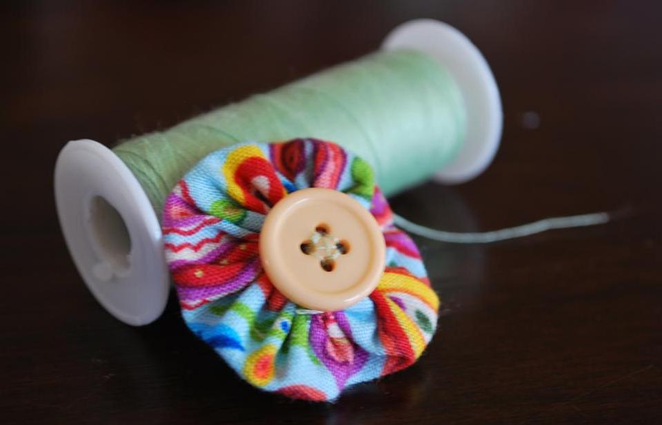 Kanga Creative Easy peasy fabric yoyo tutorial